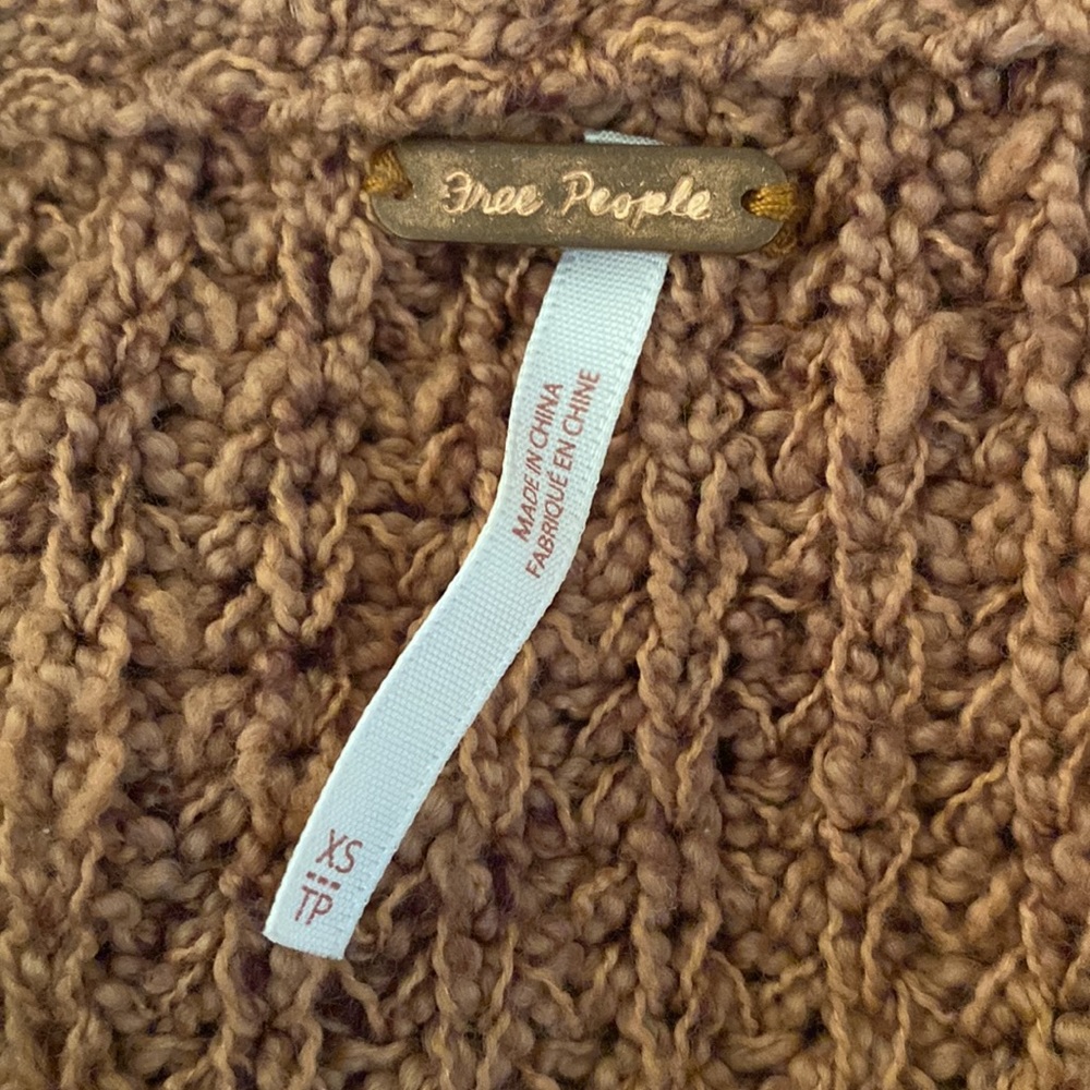 Free People from Bloomingdale’s great brownish color knitted cropped sweater - Picture 11 of 13